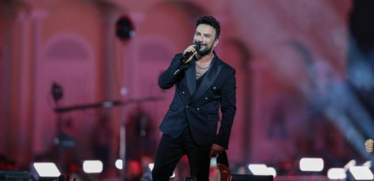 Tarkan, rekor kırdığı İzmir konserinin gelirini bağışladı!