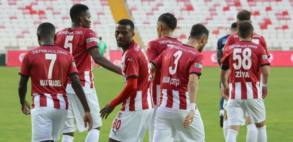 Son dakika! Sivasspor&#039;un formaları Cluj Havalimanı&#039;nda kayboldu!