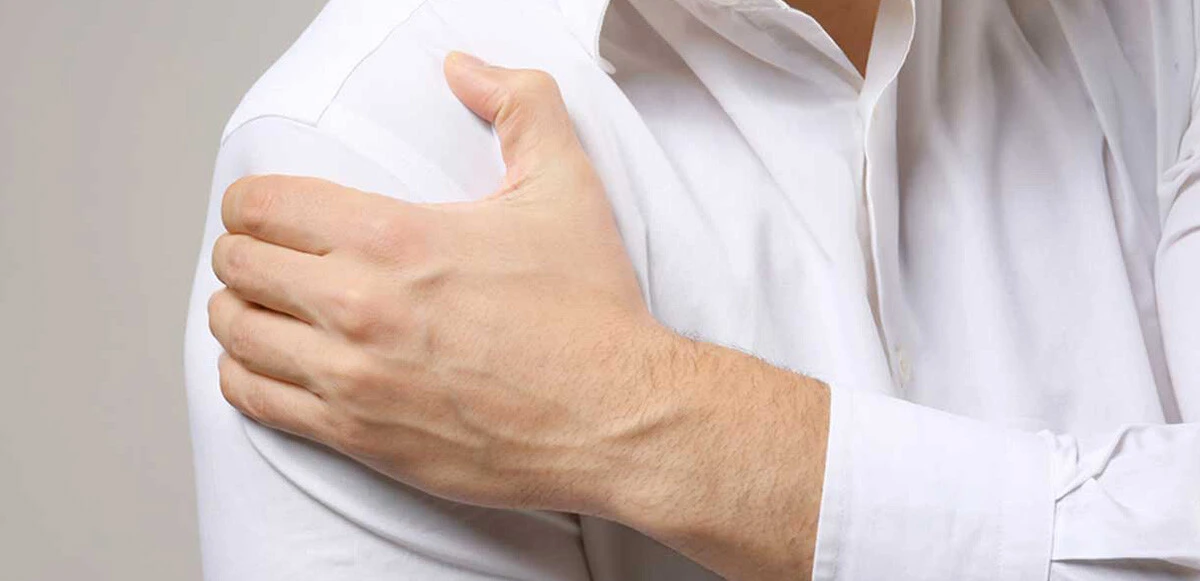 Kolunuzu kaldırdığınızda omuzda ağrı oluyorsa dikkat! Uzman isim tedavi yöntemini anlattı