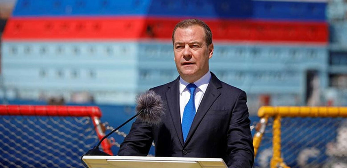 Medvedev&#039;den korkutan Putin açıklaması: Nükleer silah kullanabilir