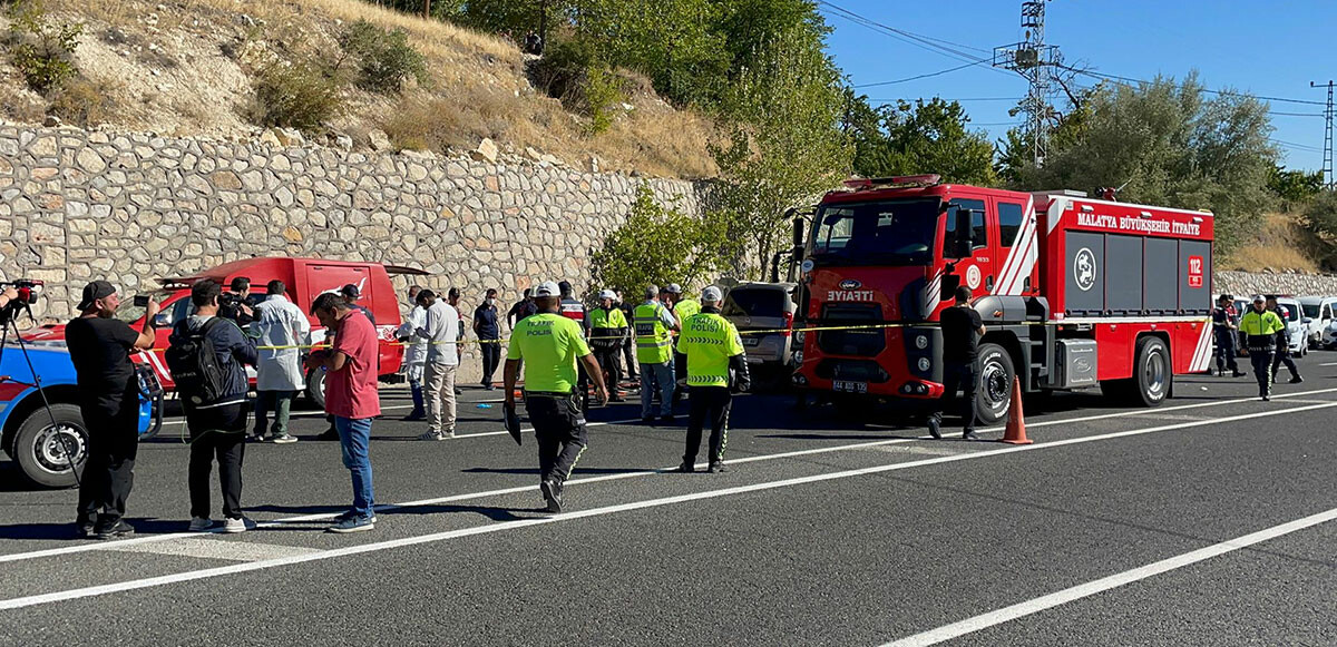 Malatya Akçadağ&#039;da feci kaza: Tırla hafif ticari araç çarpıştı! Hayatını kaybeden ailenin kimlikleri belli oldu