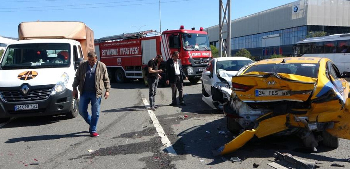 Kaputu açılınca zincirleme kazaya yol açtı: TEM’i kilitleyen kazada 8 kişi yaralandı