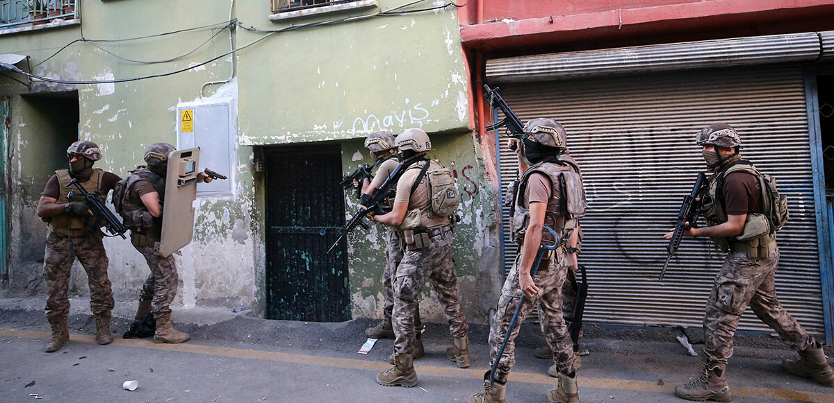 İstanbul&#039;da DEAŞ operasyonu: 10 ilçede 16 gözaltı