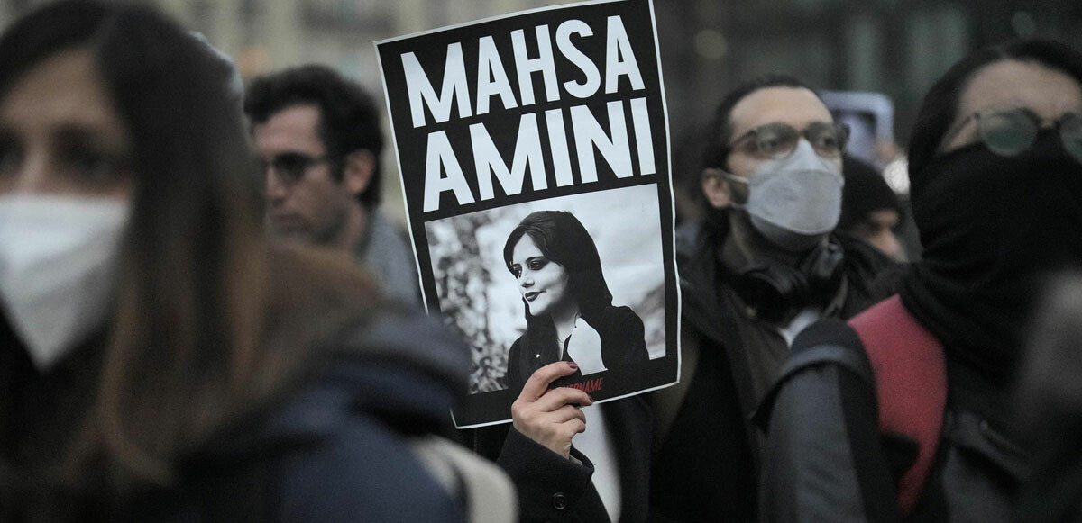 Eski milli futbolcudan Mahsa Amini&#039;nin haberini yapana kadar... İran&#039;da protestoların 14. gününde binlerce kişi gözaltında