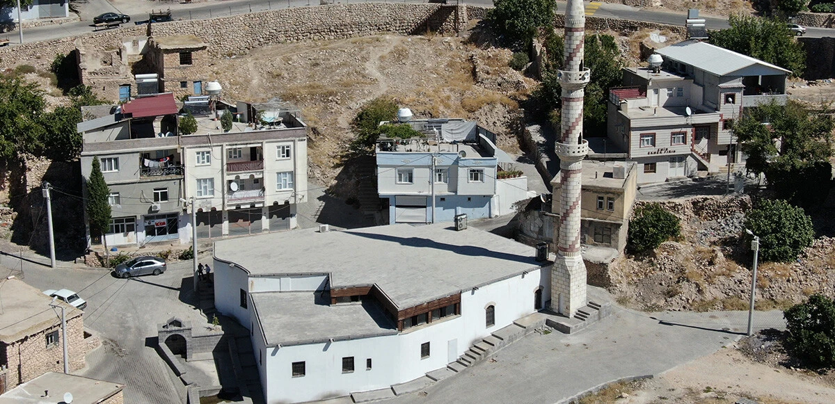 1300 yıllık cami zamana direniyor! İslam ve İran orduları arasındaki savaşa rağmen ayakta kaldı