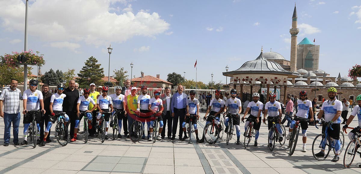 İstanbul'dan Konya'ya pedal çevirdiler