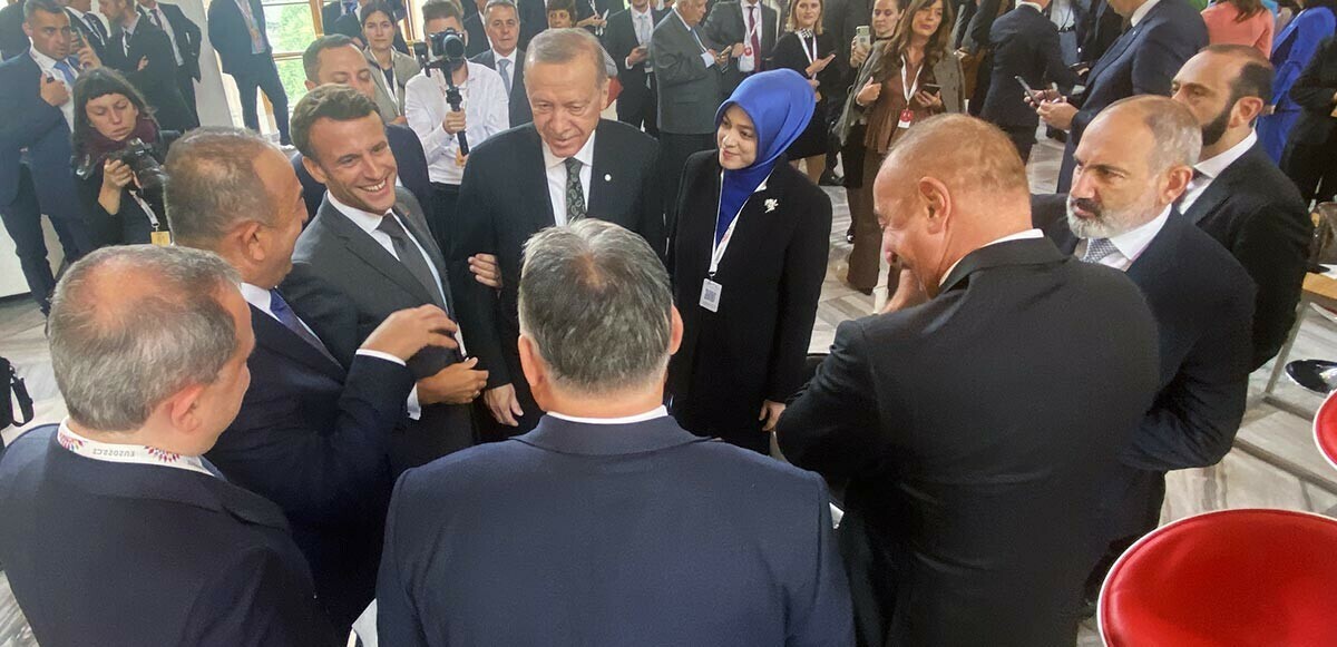 Son dakika! Prag&#039;da diplomasi trafiği: Cumhurbaşkanı Erdoğan liderlerle bir araya geldi