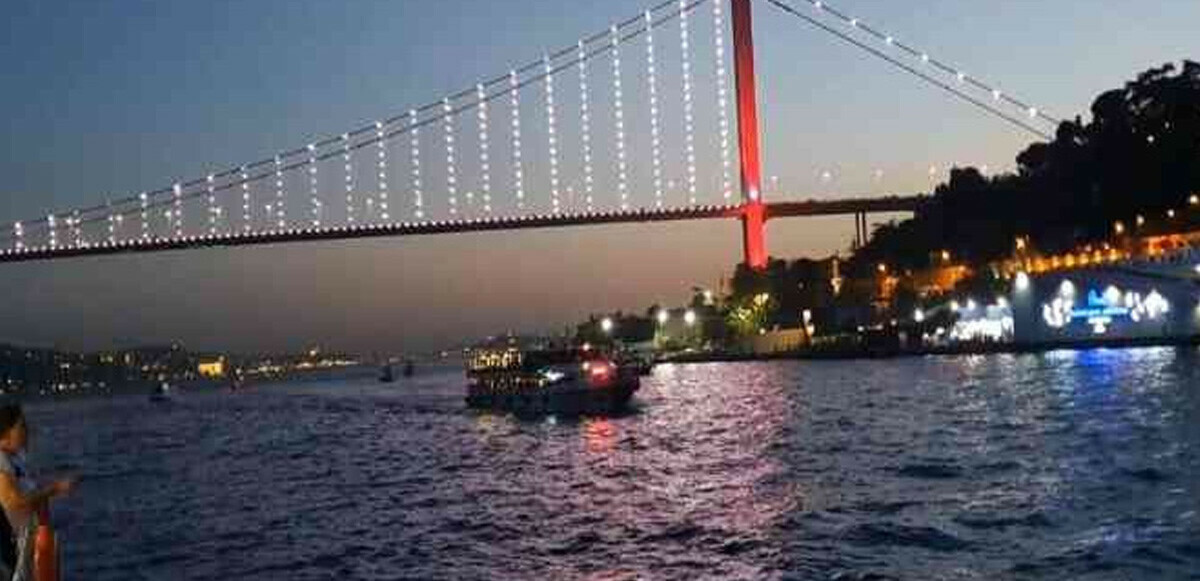 Pandeminin yorgunluğunu İstanbul Boğazı&#039;nda attılar