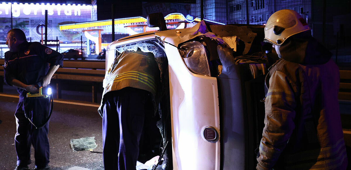 Bakırköy’de korkutan kaza: 2 araç birbirine girdi, 1 kişi yaralandı