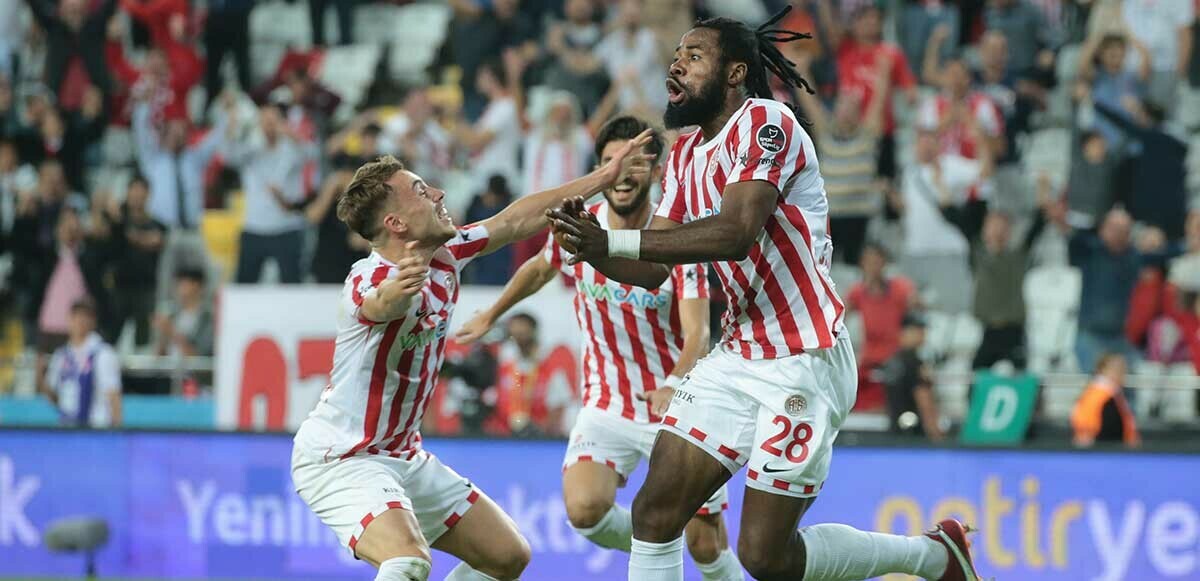 Antalyaspor 6 hafta sonra galip! İstanbulspor&#039;u son saniyede devirdi