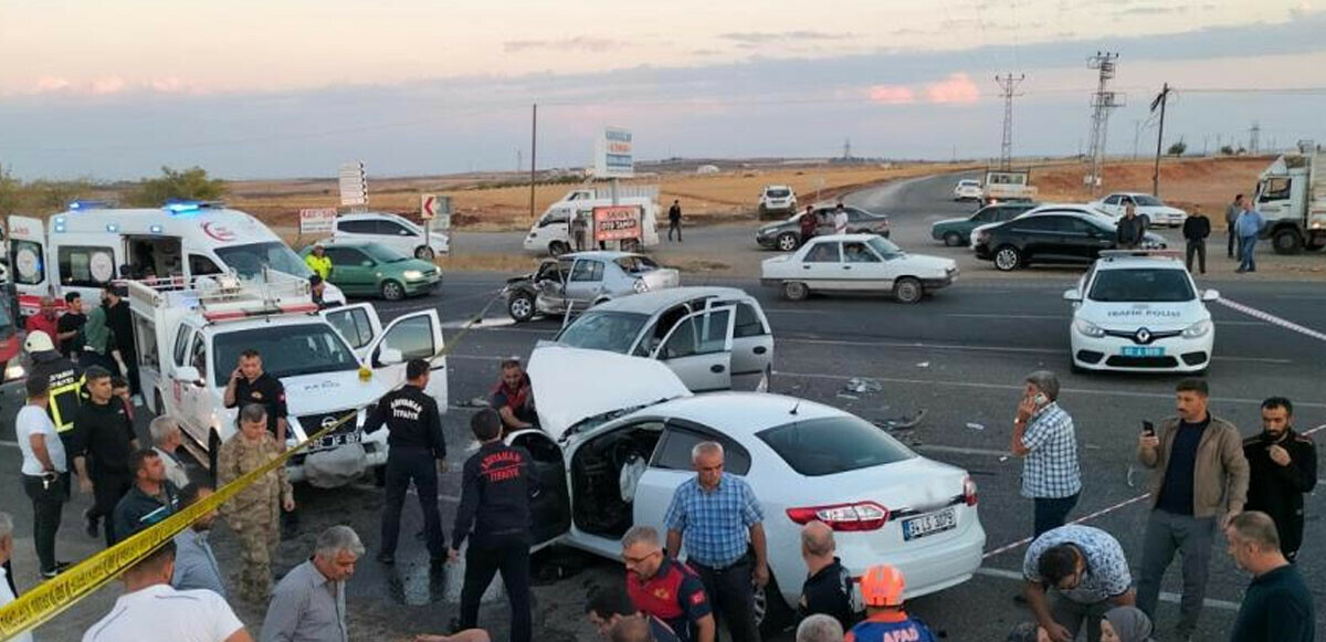 Adıyaman’da zincirleme trafik kazası: Ölü ve yaralılar var