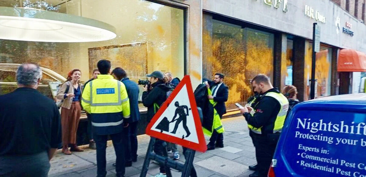 Çevre aktivistlerinden ilginç eylem: Bu kez lüks mekanları boyadılar