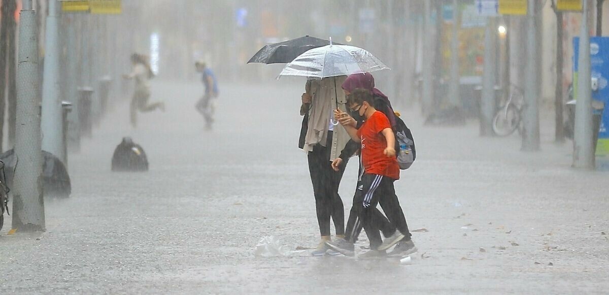 Meteoroloji&#039;den iki ile sağanak yağış uyarısı: Sel ve su baskınlarına dikkat