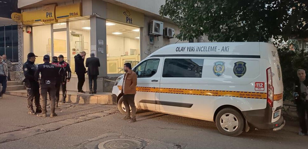 PTT şubesinde kar maskeli soygun: Veznedarı silahla tehdit etti, paraları alıp kaçtı