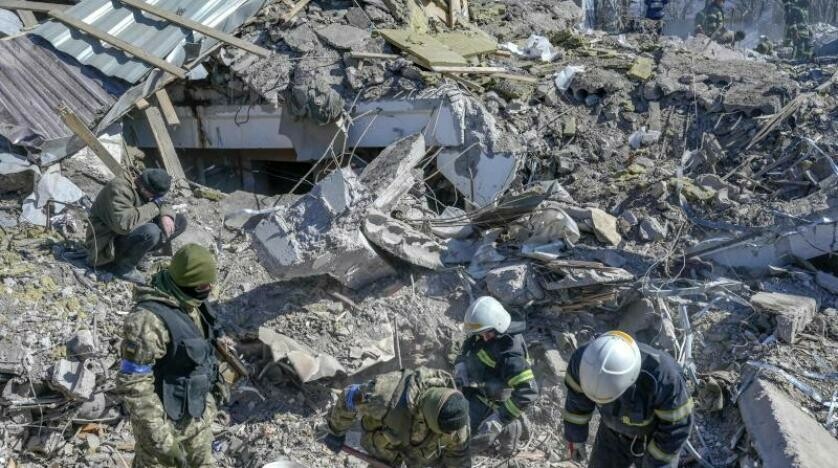 Rusya Ukrayna&#039;ya yine füze yağdırdı! Enkaz altında cansız bedene ulaşıldı