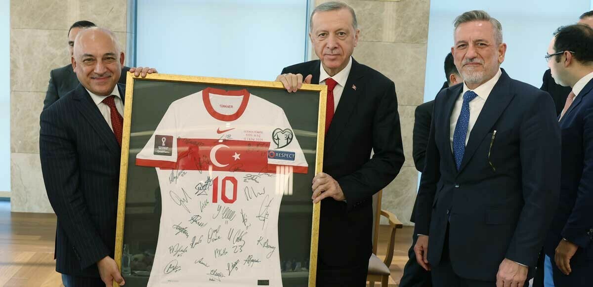 Cumhurbaşkanı Recep Tayyip Erdoğan, TFF Başkanı Mehmet Büyükekşi ve yönetim kurulu üyelerini kabul etti