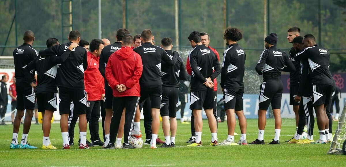 Beşiktaş&#039;ta yıldız isim derbi kadrosundan çıkarıldı!