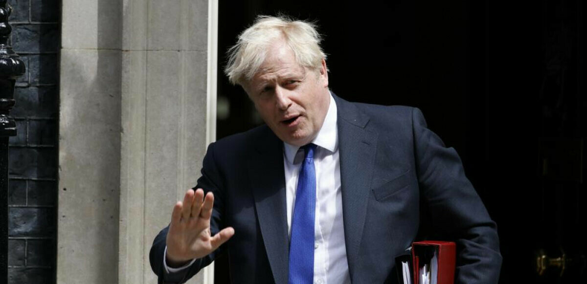 Tarifeli uçakla ekonomide uçan Boris Johnson İstanbul&#039;a böyle geldi