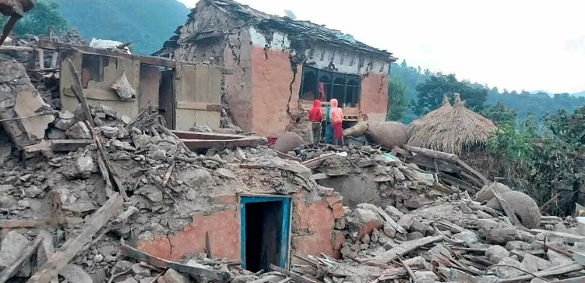 Nepal 6.6 ile sallandı: Ölü ve yaralılar var