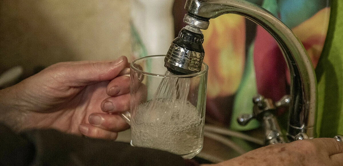 Ukrayna’da su krizi! Ukraynalılar kent merkezinde bidonlarla uzun sıra oluşturdu