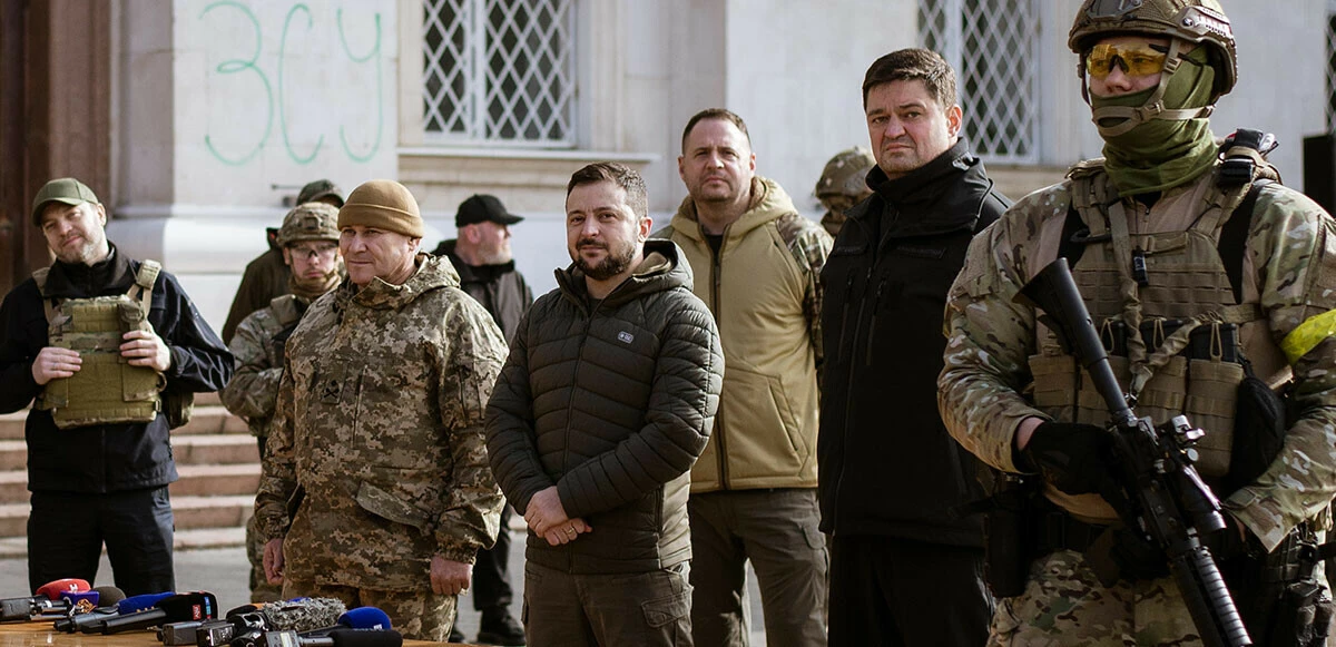 Rus askerleri Herson’dan çekildi, kutlamalara Zelenski de katıldı