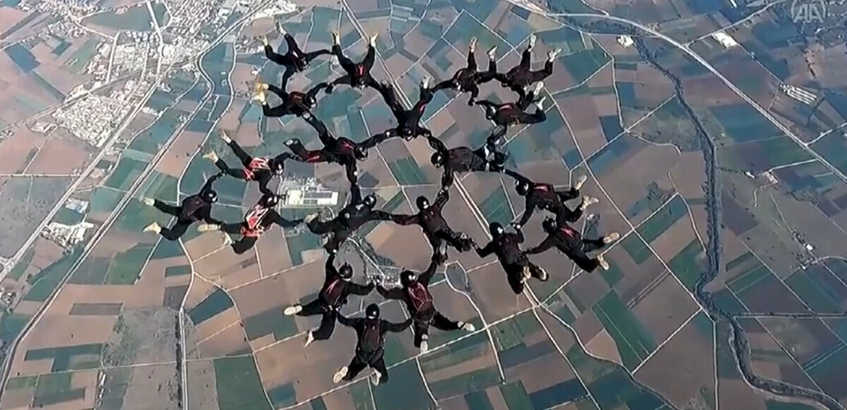 'Korkusuz deyince akla onlar gelir!' Bordo Berelilerden nefes kesen ‘20’li tutuş’ gösterisi