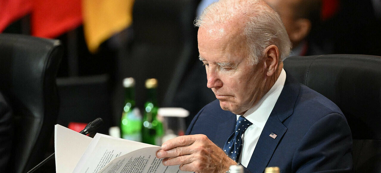 ABD Başkanı Joe Biden elinde talimat kağıtlarıyla yakalandı: Ne yapması gerektiği tek tek yazıyordu