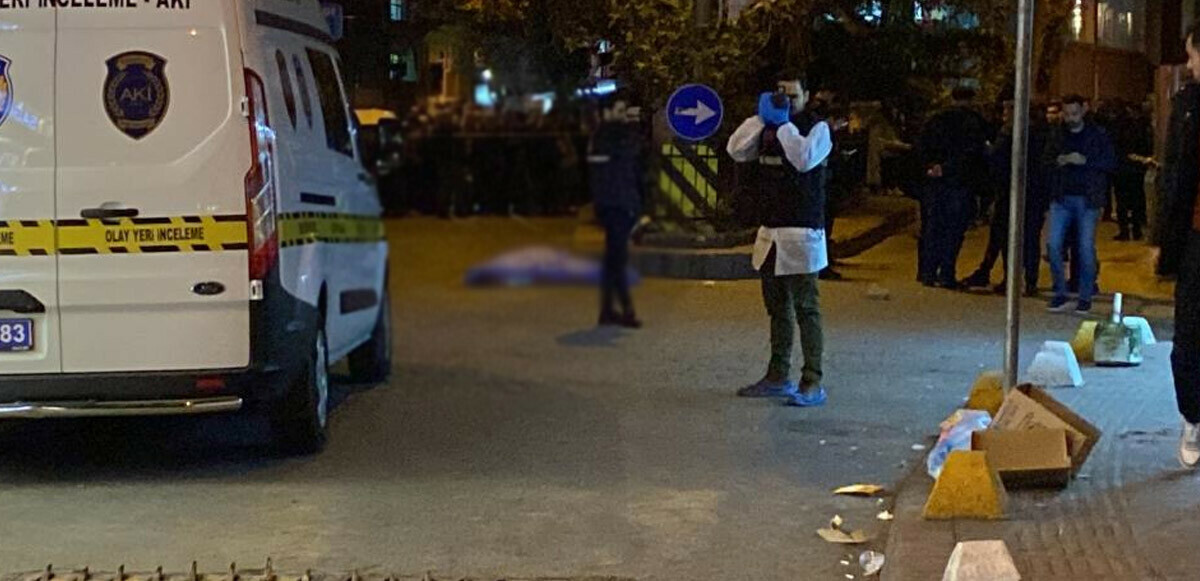Beyoğlu’nda sokak ortasında silahlı saldırı: Ölü ve yaralı var