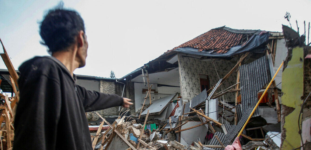 Endonezya&#039;daki depremde ölenlerin sayısı 260&#039;ı aştı! 151 kişi ise kayıp