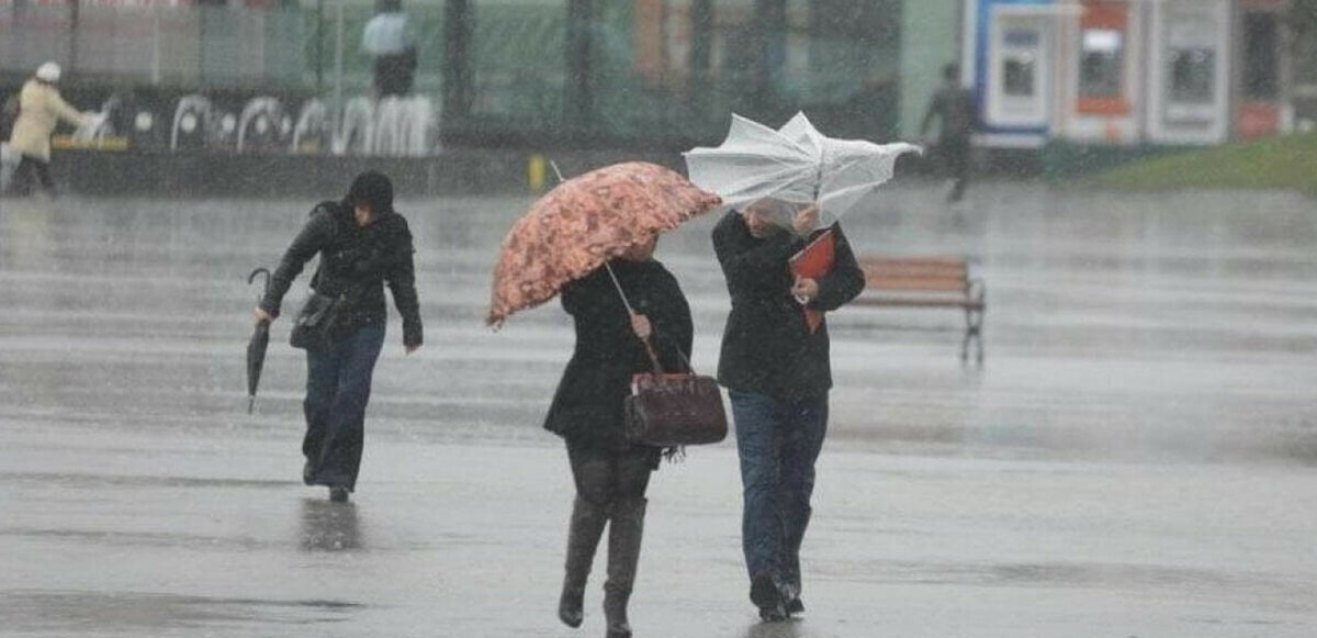 Meteoroloji’den İstanbul dahil birçok ile kuvvetli yağış ve fırtına uyarısı: Şemsiyesiz dışarı çıkmayın