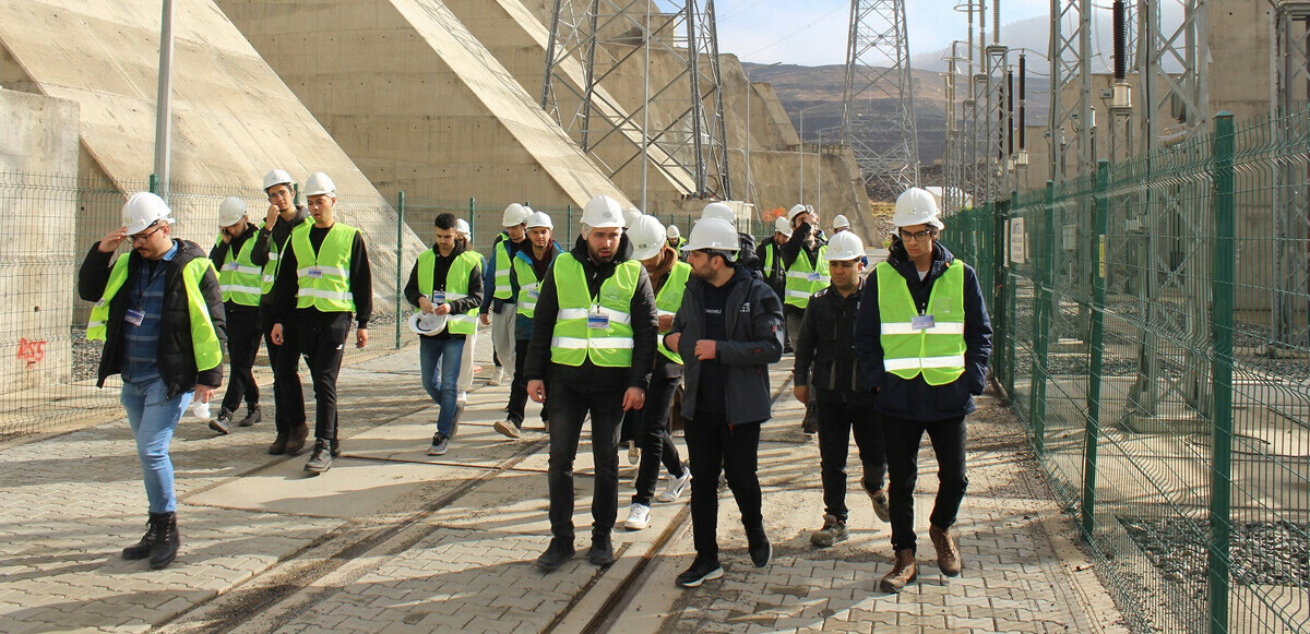 Geleceğin mühendisleri, Türkiye’nin ilk hibrit enerji santralini ziyaret etti