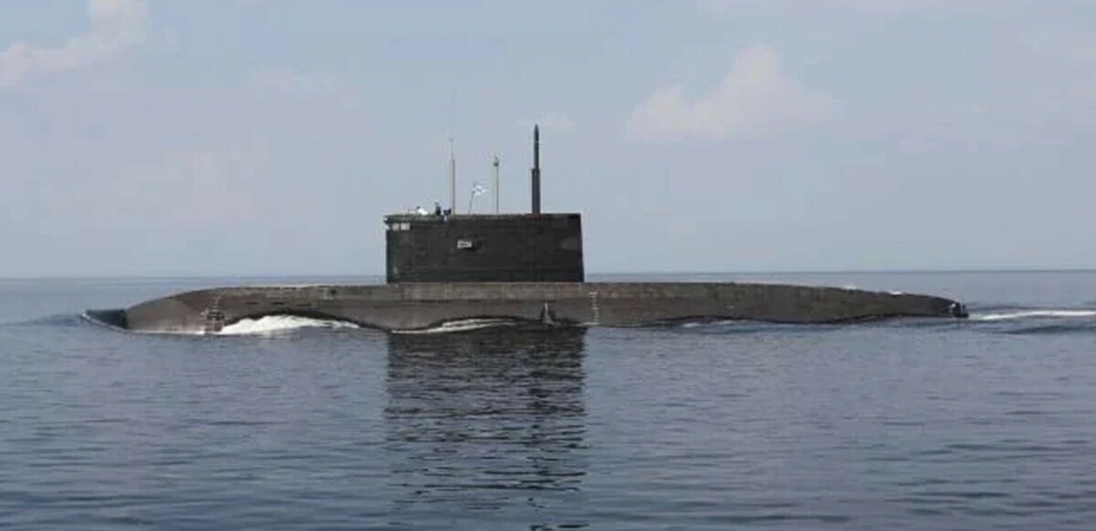 NATO’nun ‘kara delik’ dediği bin km menzilli silah! Rusya’nın dizel-elektrikli gücü Japonya Denizi’nde hedefi vurdu