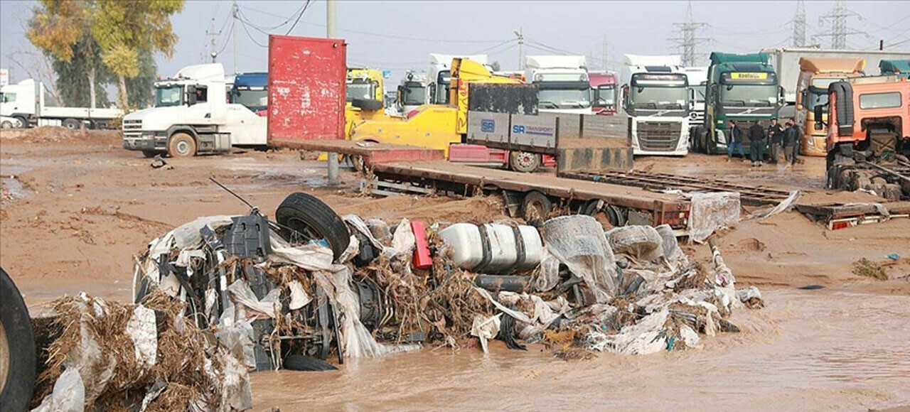 Kerkük&#039;te sel felaketi: Evler sular altında kaldı, 2 çocuk öldü