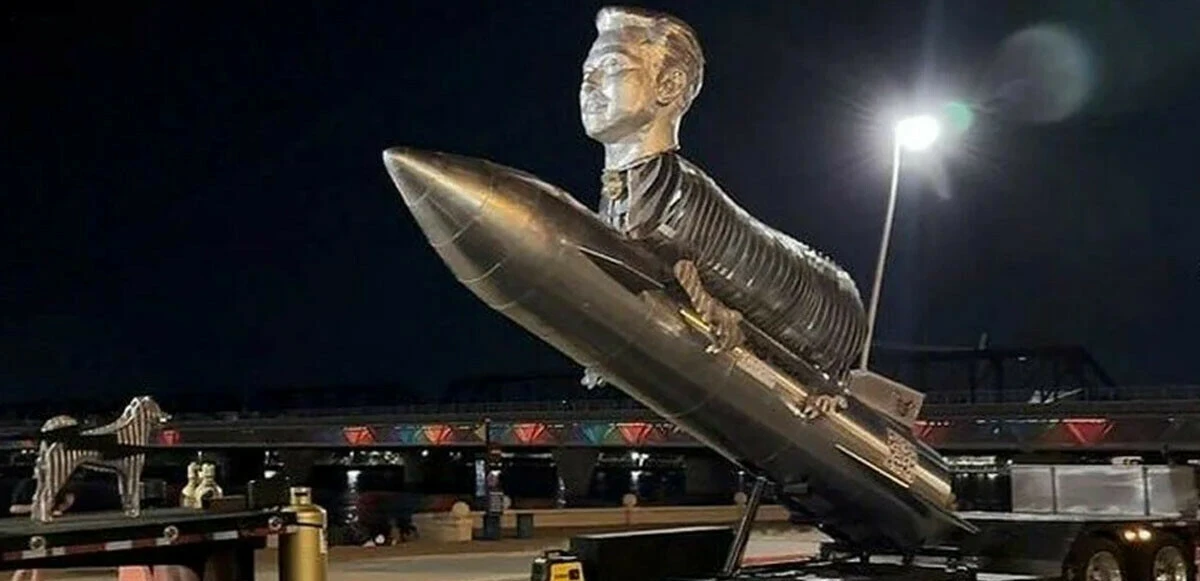 12 tonluk Elon Musk heykeli, üreticileri hayal kırıklığına uğrattı