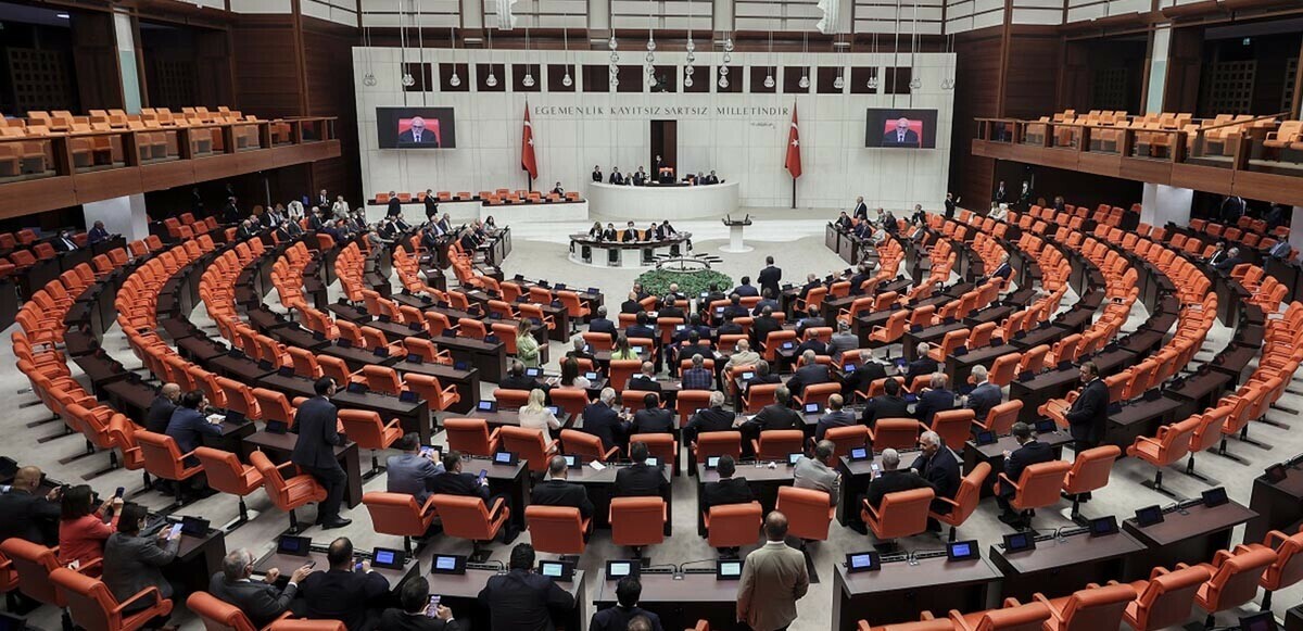 Son dakika! AK Parti&#039;den başörtüsü için anayasa teklifi: Haftaya Meclis&#039;e sunacağız