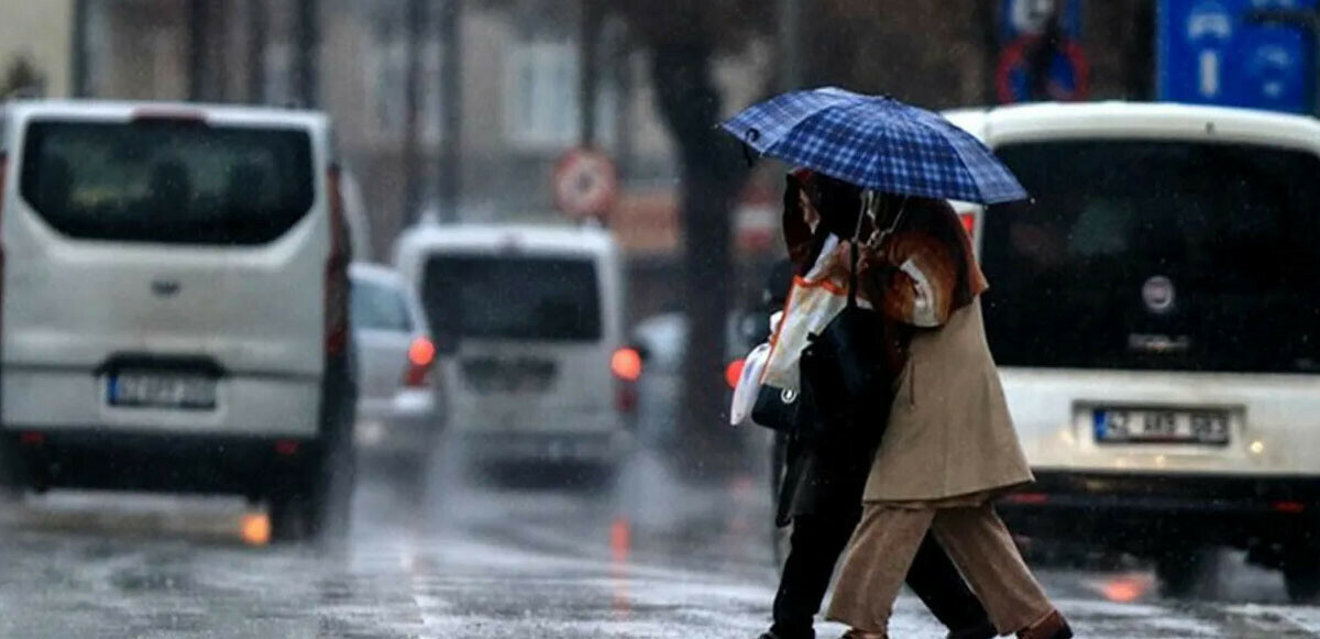 Botunuzu giyin ve şemsiyesiz dışarı çıkmayın: Sağanak geri dönüyor, günlerce sürecek! (Meteoroloji 5 günlük hava tahmin raporu)