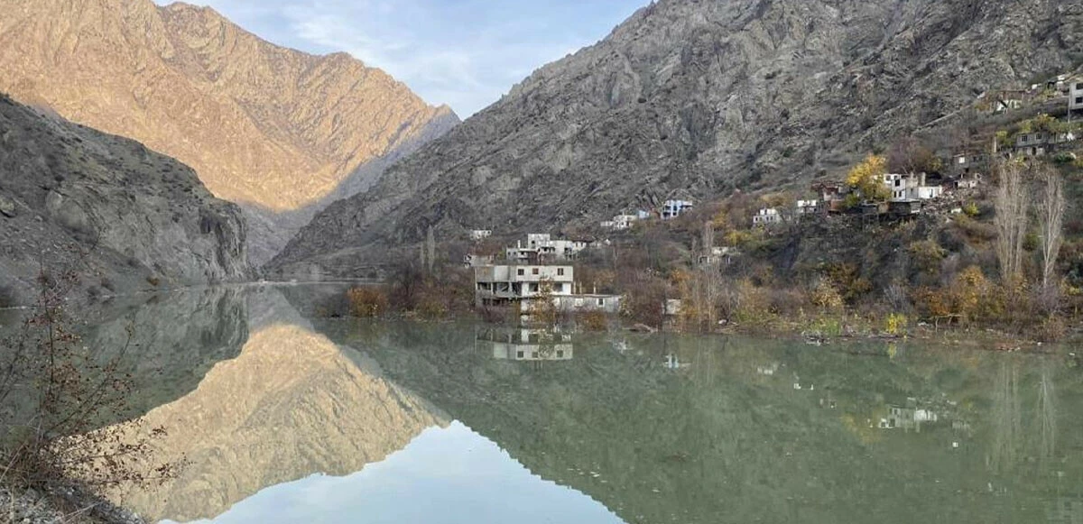 Evler tek tek su altında kalıyor: Yusufeli Barajı’nda su seviyesi 50 metreye dayandı