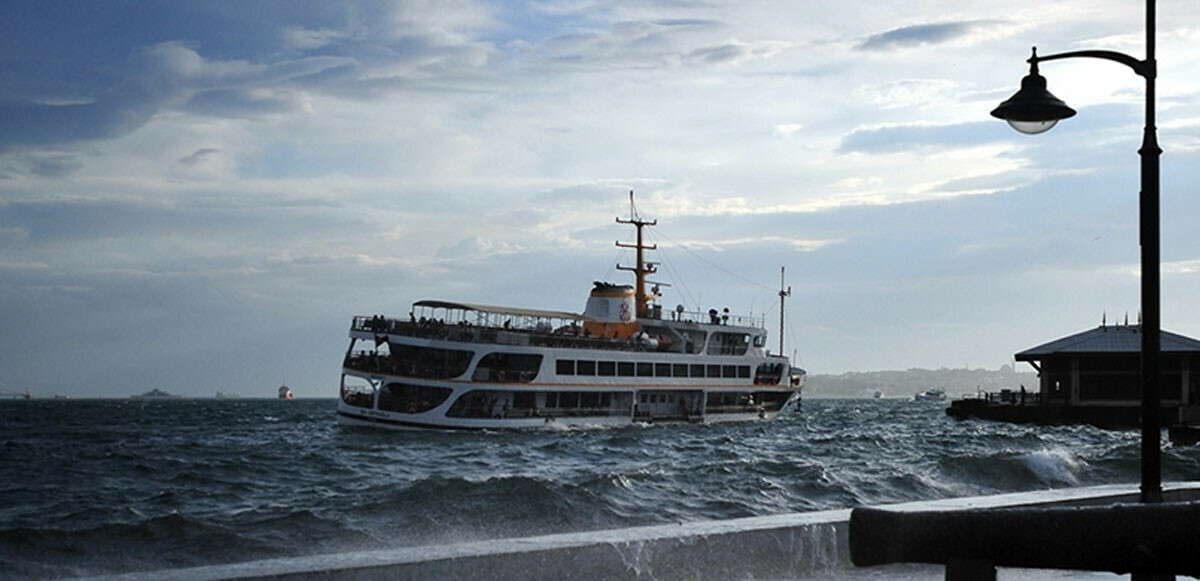 İstanbul&#039;da vapur seferlerine lodos engeli!