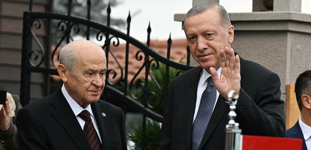 Son dakika! Ankara&#039;da kritik ziyaret: Cumhurbaşkanı Erdoğan ile Bahçeli bir araya geldi