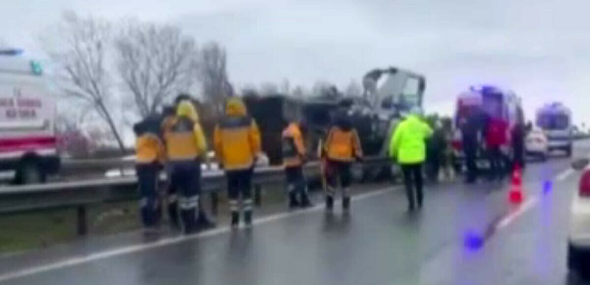 Son dakika! Büyükçekmece&#039;de feci kaza! Tüp dolu kamyon devrildi: Sürücü hayatını kaybetti