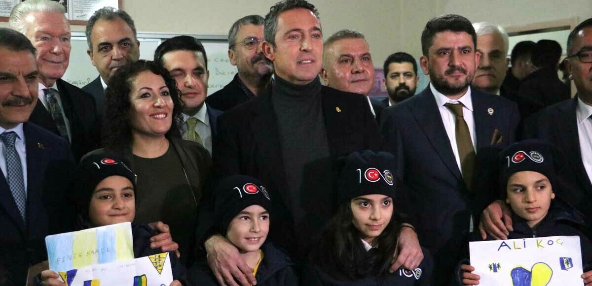 Fenerbahçe Başkanı Ali Koç, Tunceli&#039;de öğrencilerle buluştu