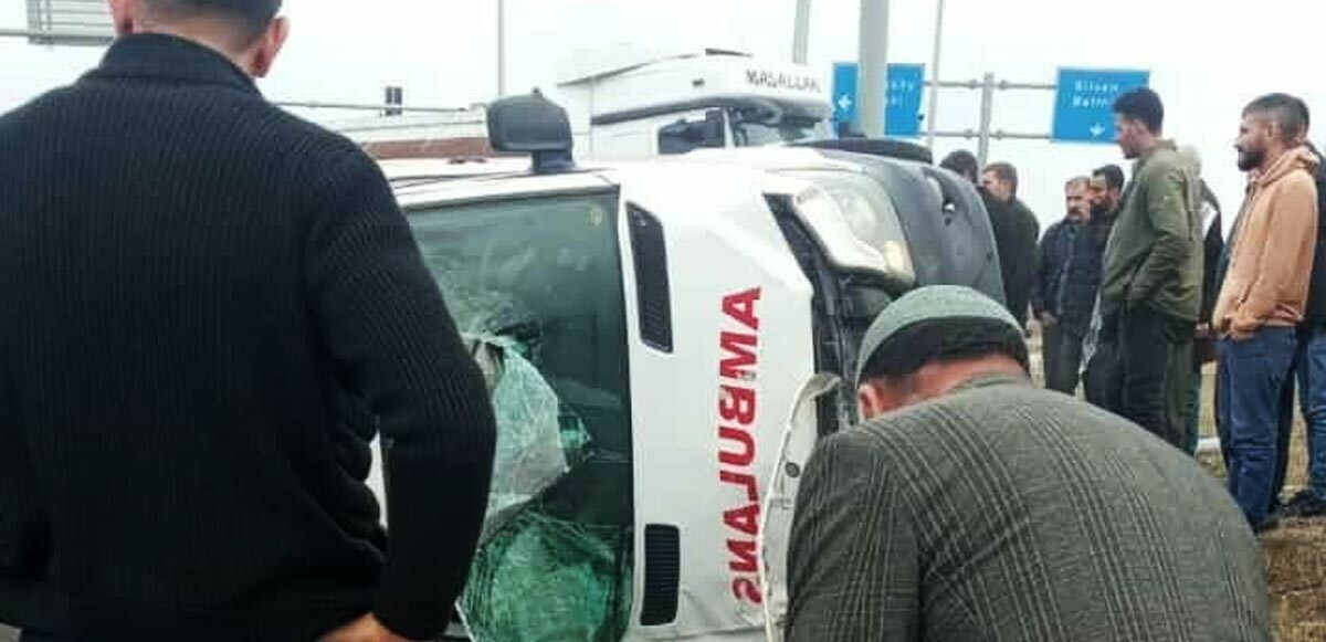 Diyarbakır&#039;da korkunç kaza! Ambulans ile tır birbirine girdi: Ölü ve yaralılar var