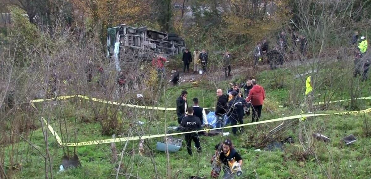 Son dakika! Zonguldak&#039;ta öğrenci servisi şarampole yuvarlandı: Ölü ve yaralılar var