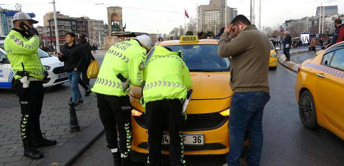 Polisler sarı teröre göz açtırmadı: Taksimetre açmayan ve pazarlık yapan taksicilere ceza yağdı