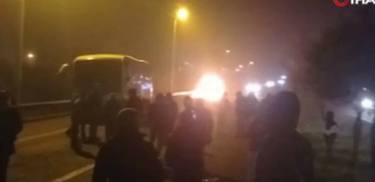 Diyarbakır'daki hain saldırıdan dakikalar sonrası... Patlatılan araç alevler içinde