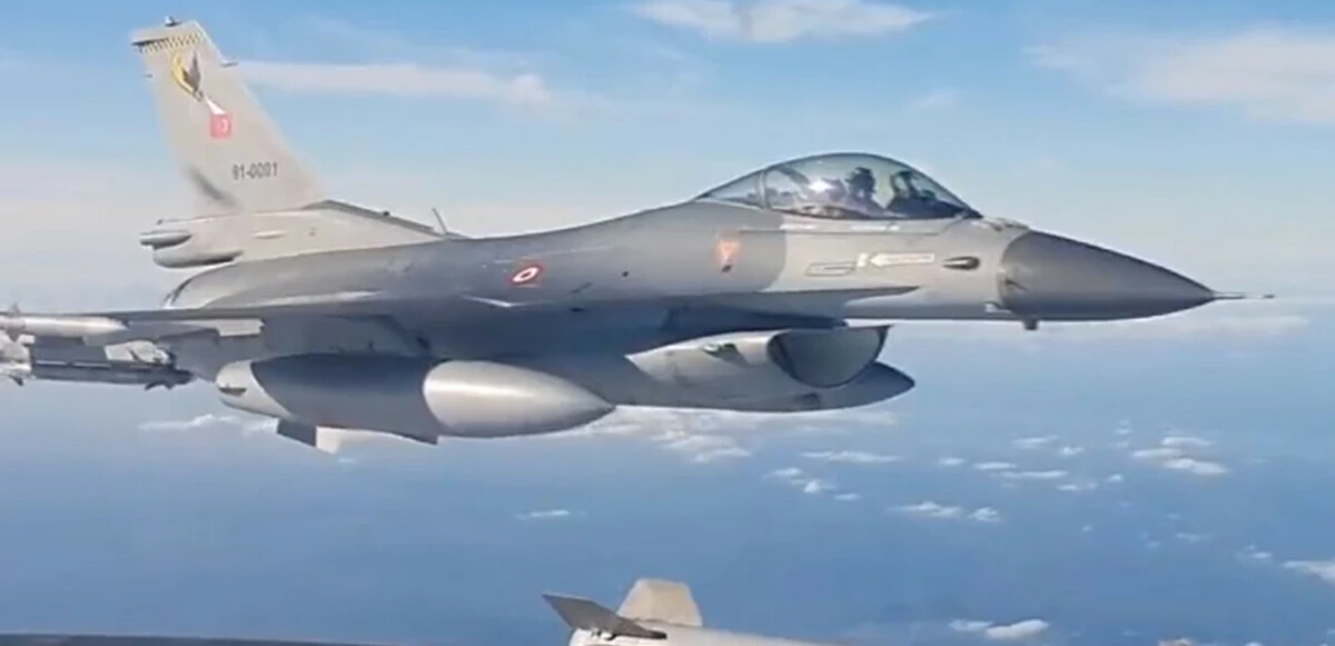 Ege’de Yunanistan’ı endişelendiren görüntüler: Türk savaş uçakları uçuş gerçekleştirdi