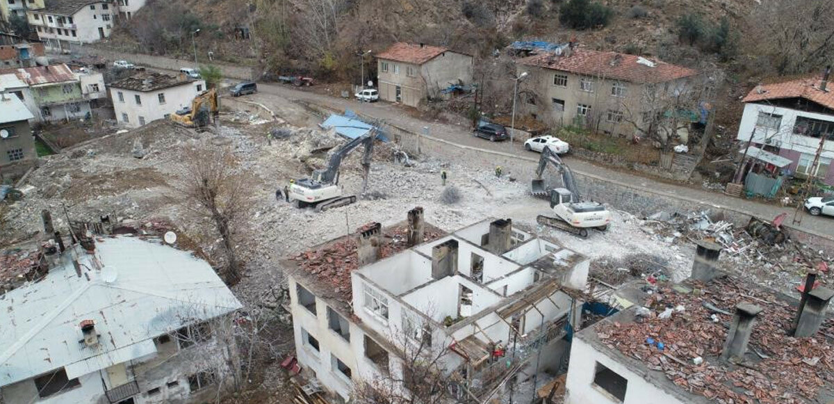 Sular altında kalacak! Yusufeli’nde yıkım devam ediyor