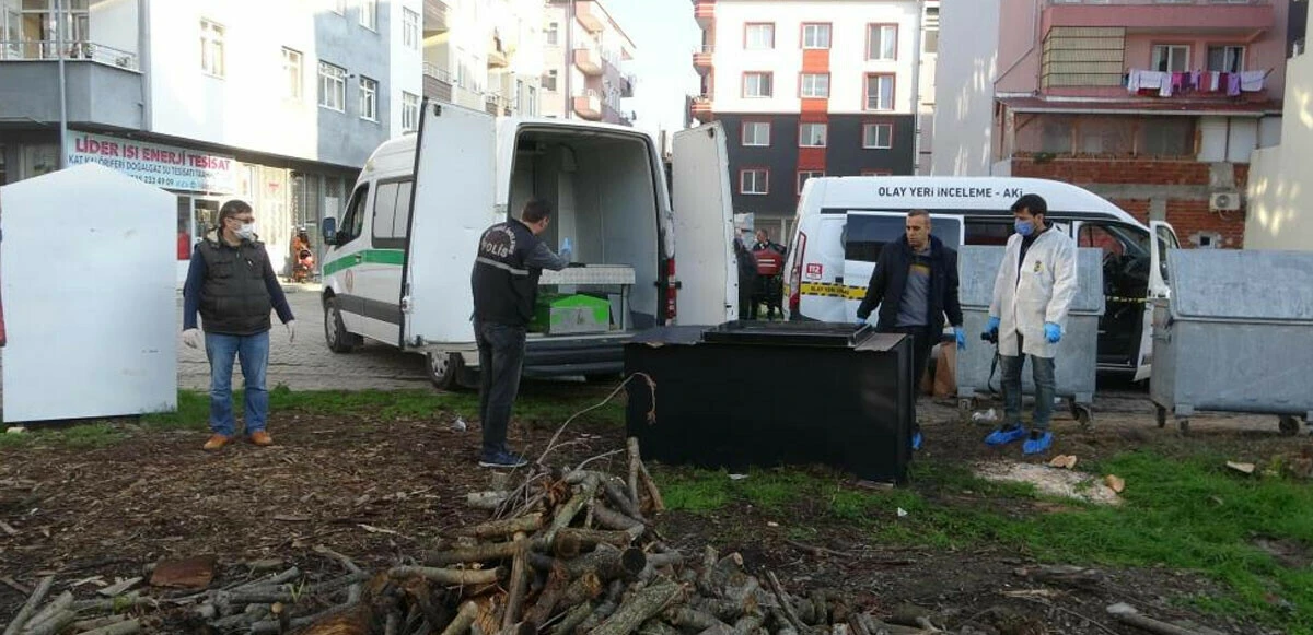 Sandık içerisinde kokmuş erkek cansız bedeni bulundu