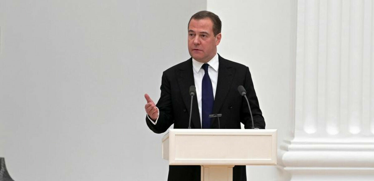 Rusya&#039;nın eski Başbakanı Medvedev&#039;den 3. Dünya Savaşı iddiası: Sayemizde engelleniyor