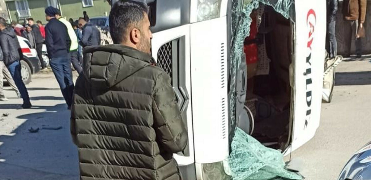 Konya’da feci kaza! Öğrenci servisi devrildi: 5 yaralı